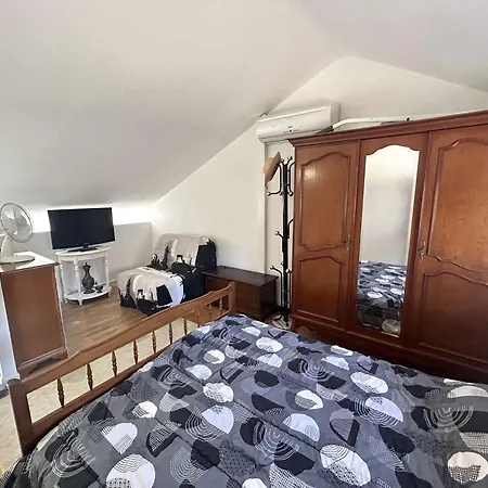 Apartament Mezzanine Climatise Proche Avec Terrasse Et Parking A Saint-raphael - Fr-1-226a-162 Saint-Raphaël