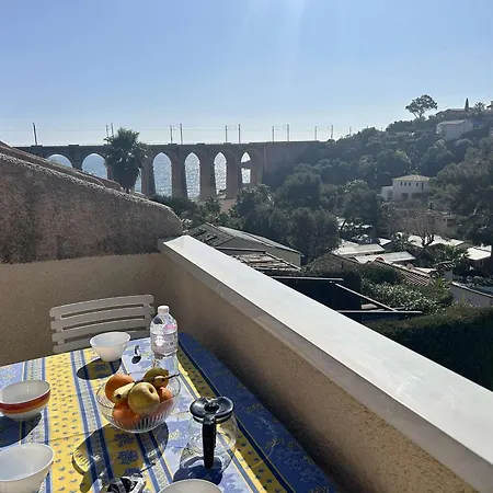 Mezzanine Climatise Proche Avec Terrasse Et Parking A Saint-raphael - Fr-1-226a-162 Apartament