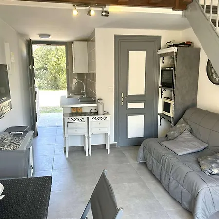 Apartament Mezzanine Climatise Proche Avec Terrasse Et Parking A Saint-raphael - Fr-1-226a-162